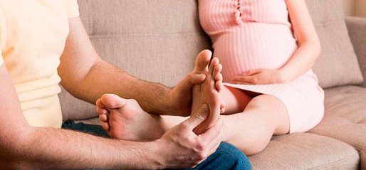Преимущества и риски массажа ног во время беременности